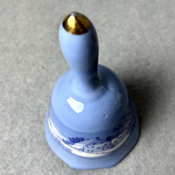 Blue Porcelain Ceramic Vintage Blue and White Decorative Winter Farm Scene Bell - Picture 5 of 5